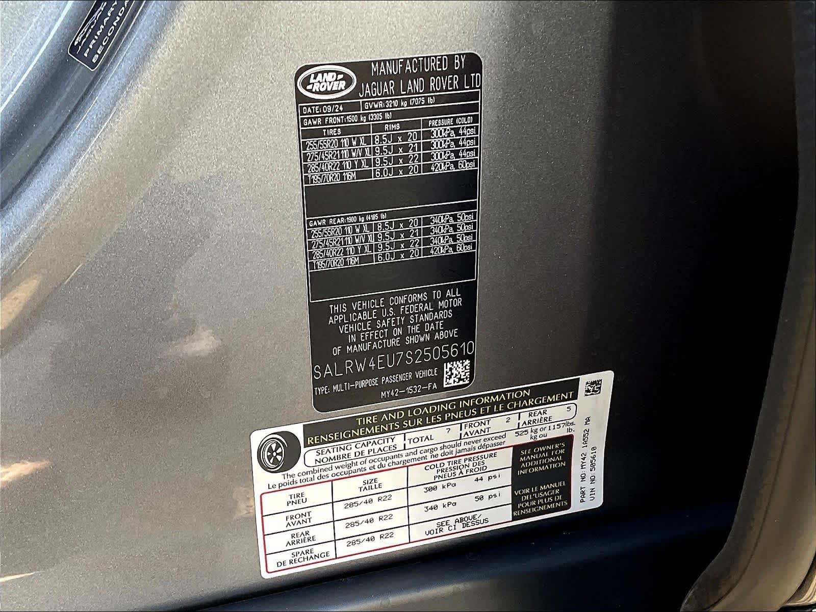 New 2025 Land Rover Discovery Metropolitan Edition AWD/4WD image 36