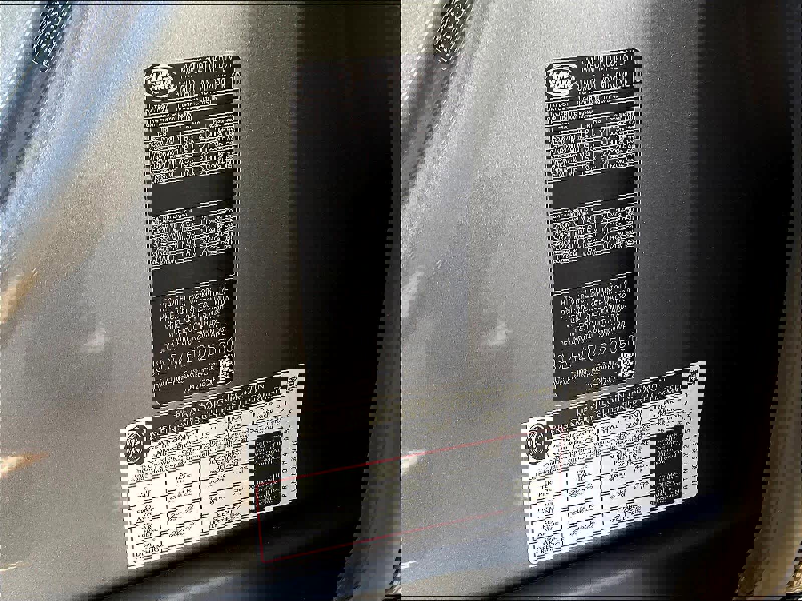 New 2025 Land Rover Discovery Metropolitan Edition image 36