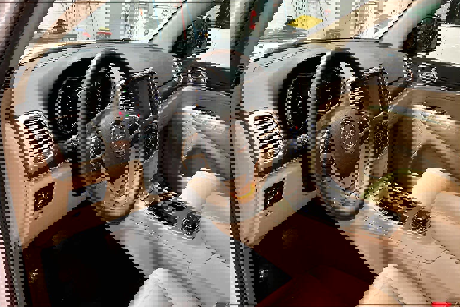 Used 2017 Jeep Grand Cherokee Limited image 17