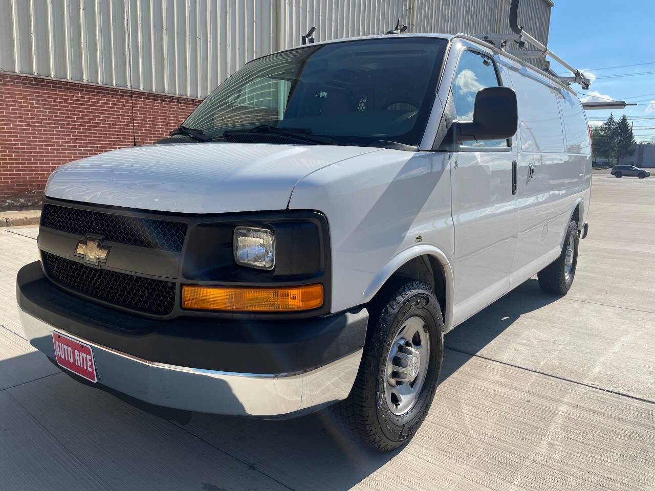Used 2015 Chevrolet Express 2500 image 1