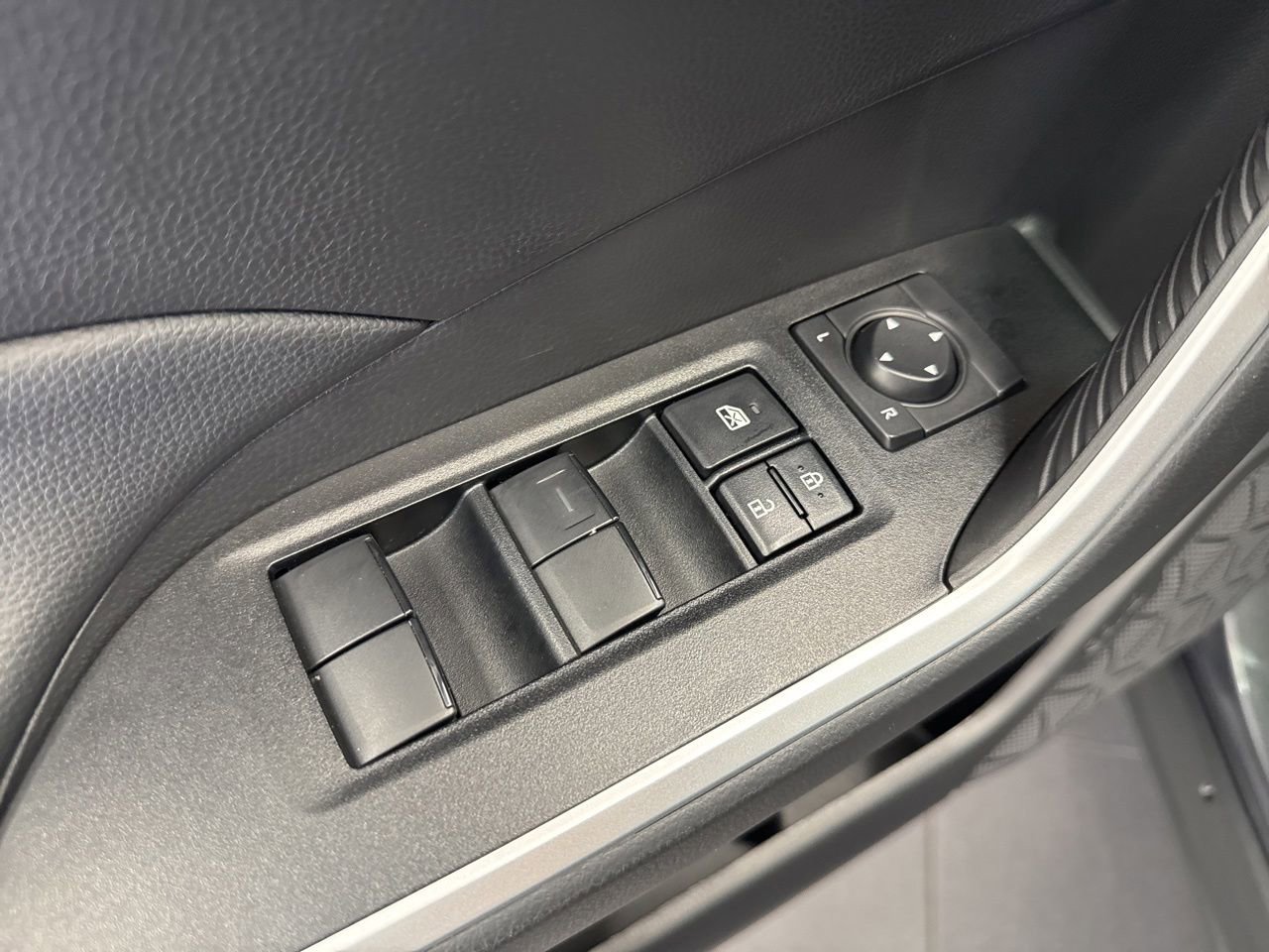 Certified 2025 Toyota RAV4 LE AWD/4WD image 36