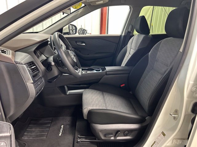 Used 2023 Nissan Rogue SV AWD/4WD image 13