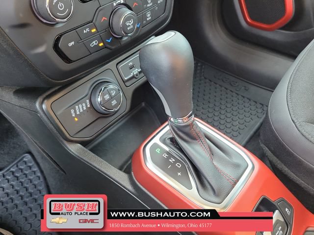 Used 2020 Jeep Renegade Trailhawk w/ Cold Weather Group AWD/4WD image 31