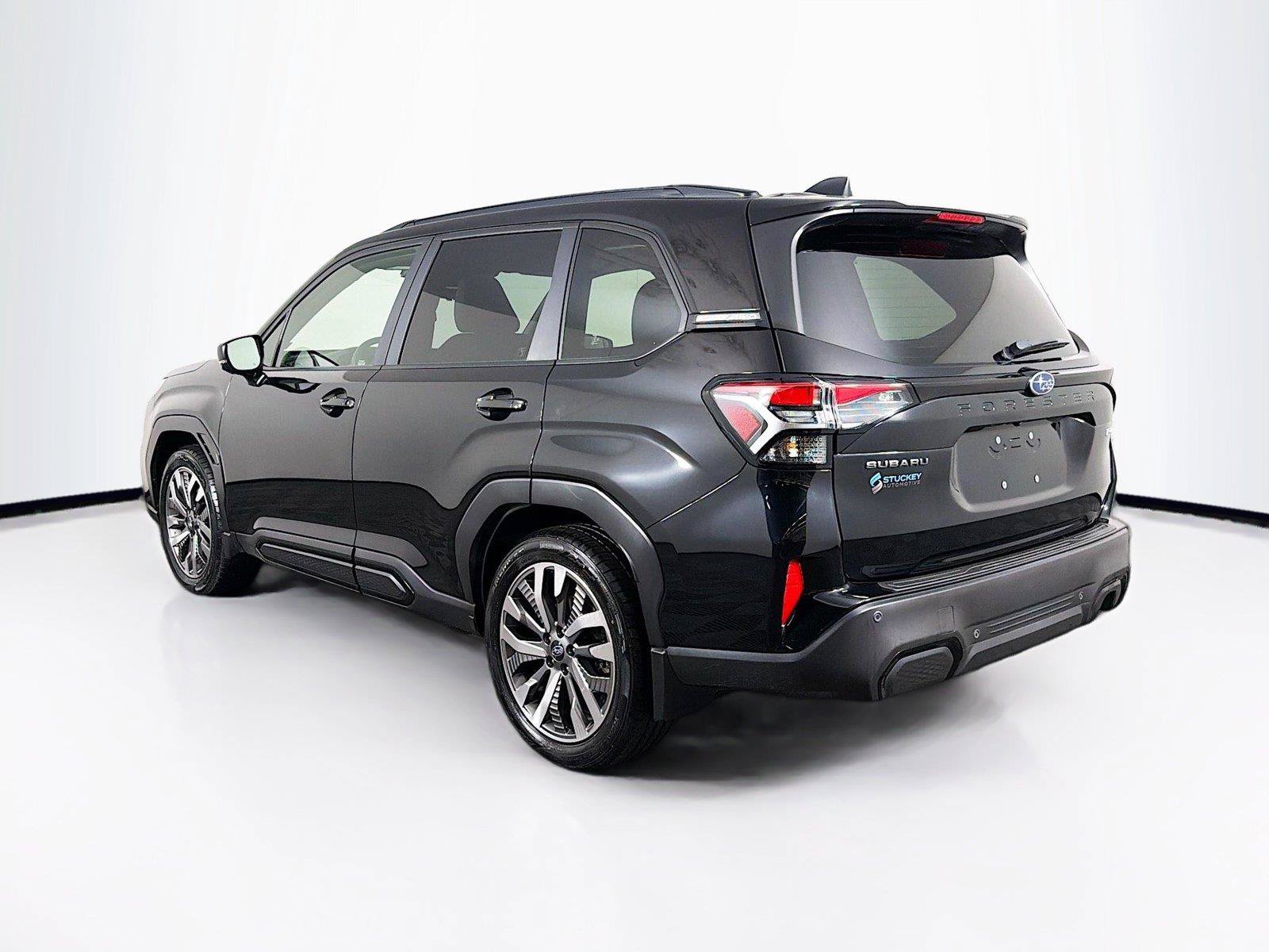 Used 2025 Subaru Forester Touring AWD/4WD image 9