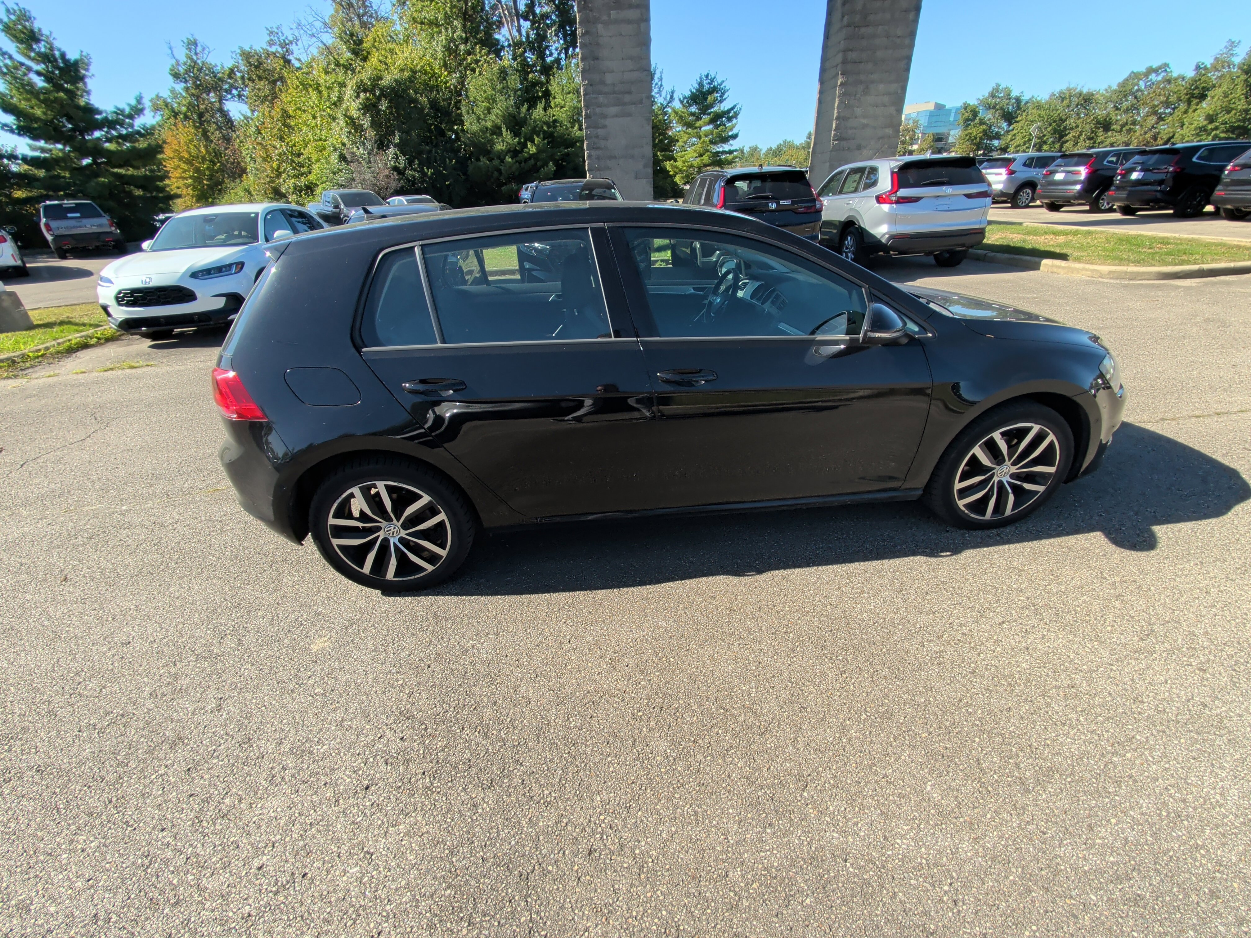 Used 2016 Volkswagen Golf S FWD image 19