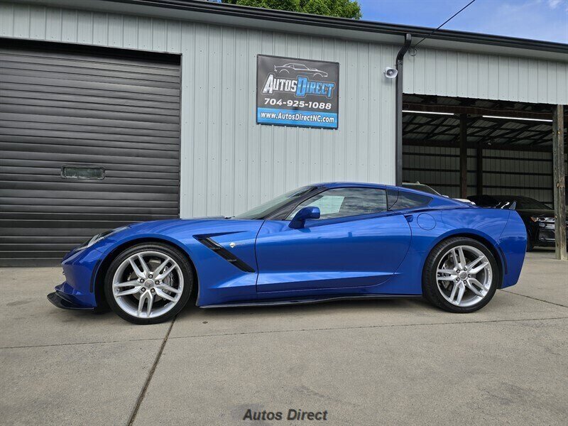 Used 2019 Chevrolet Corvette Stingray Coupe w/ 1LT RWD image 3