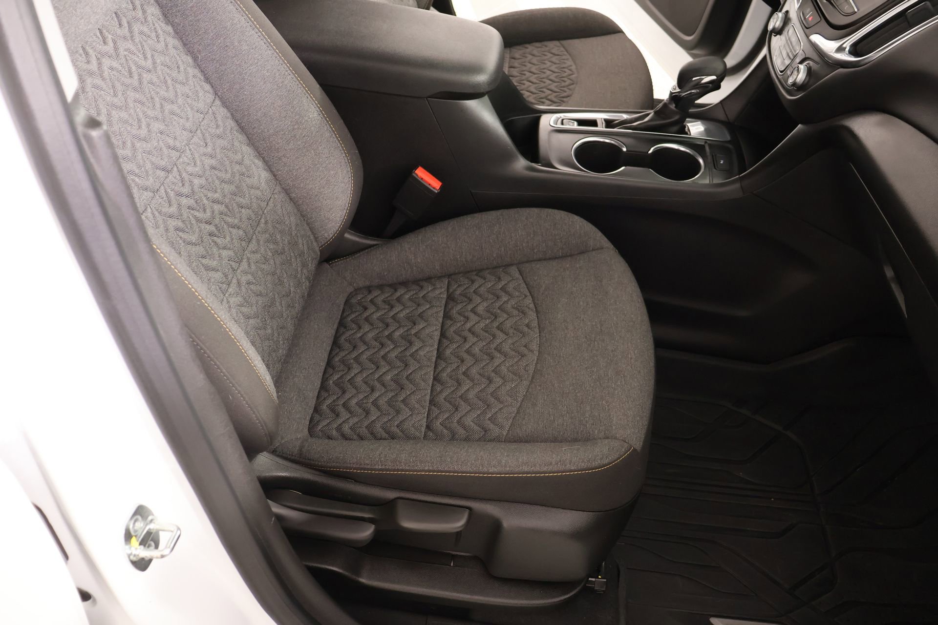 Used 2023 Chevrolet Equinox LT FWD image 13