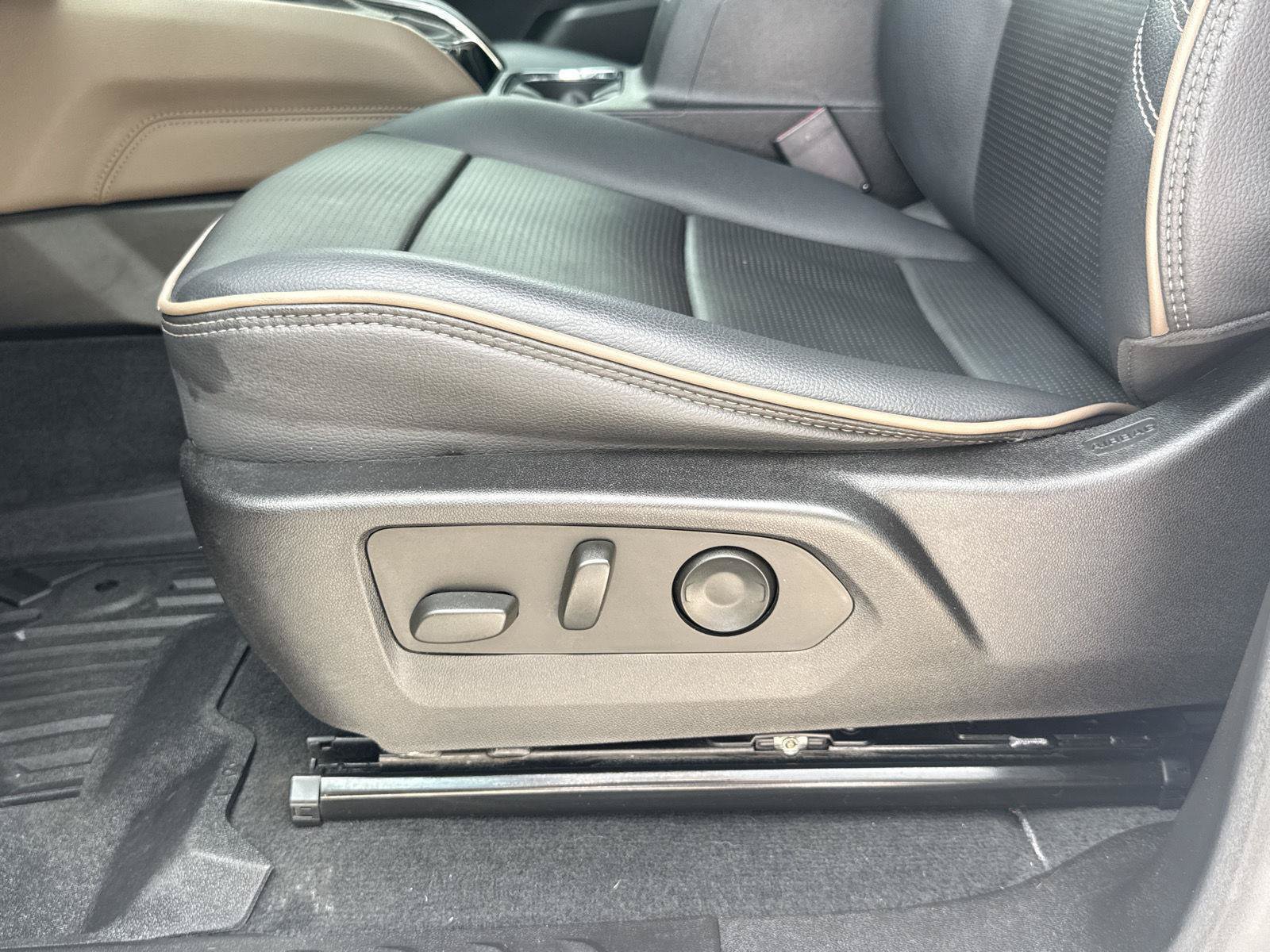 Used 2024 GMC Canyon Denali AWD/4WD image 17
