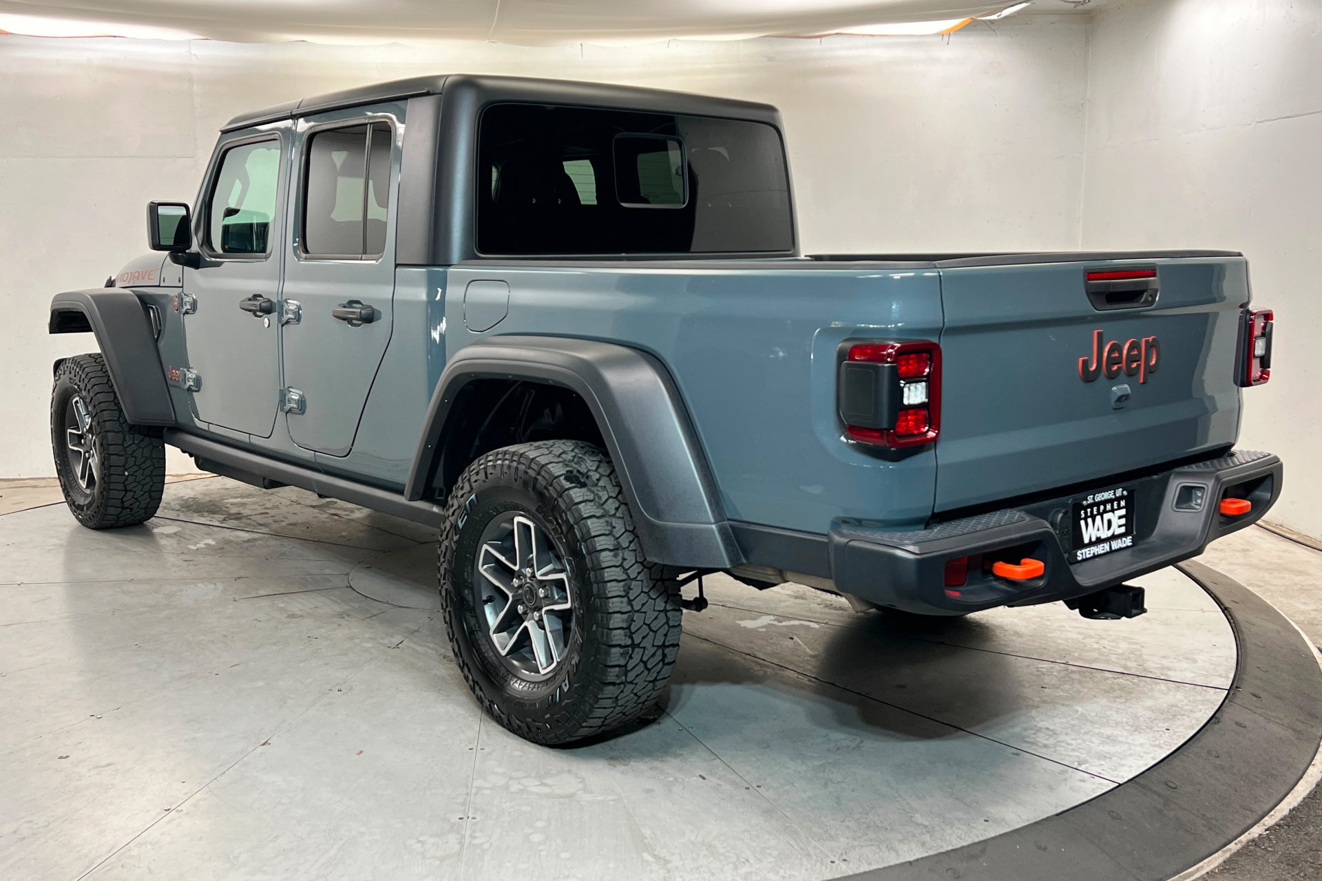 Certified 2026 Jeep Gladiator Mojave AWD/4WD image 3