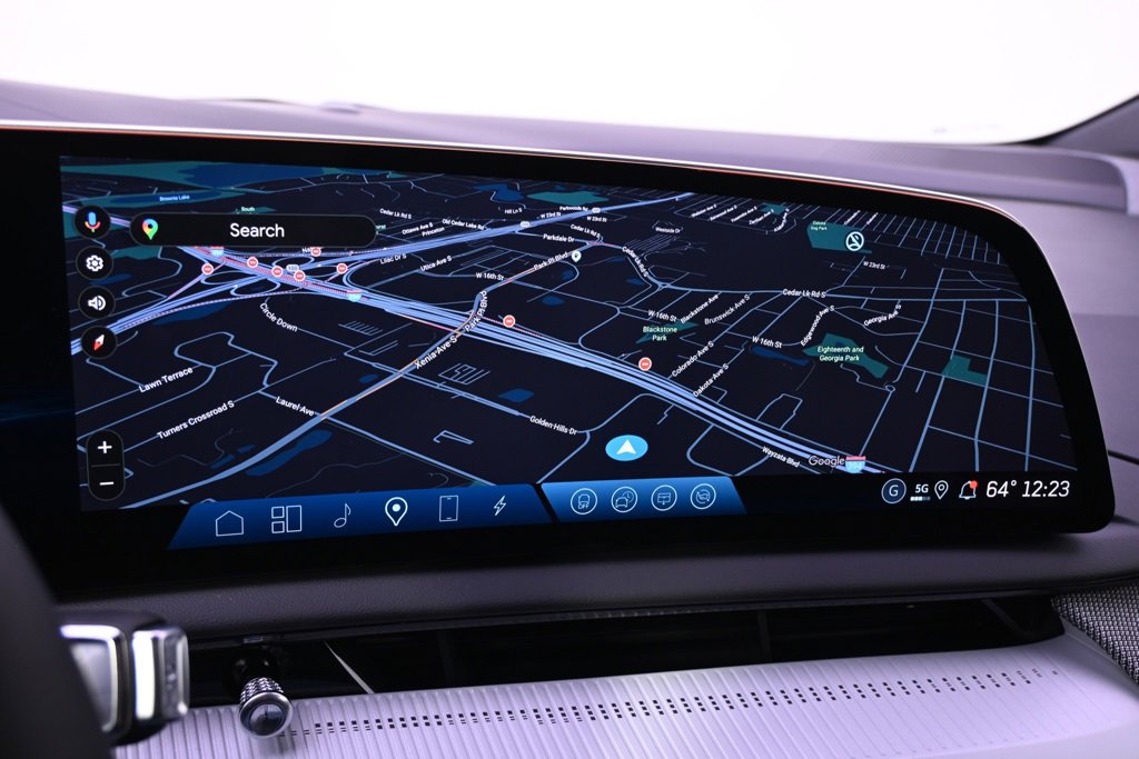 New 2025 Cadillac Optiq Sport 2 w/ LPO, ONYX Package image 27