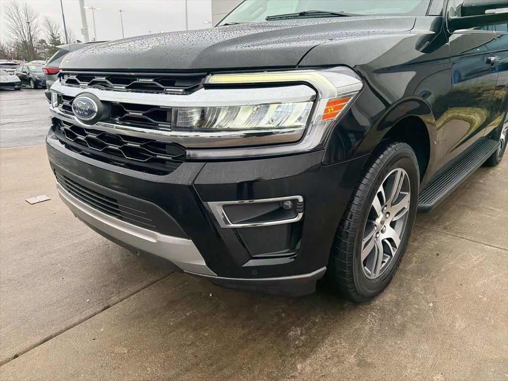 Used 2024 Ford Expedition Limited image 11
