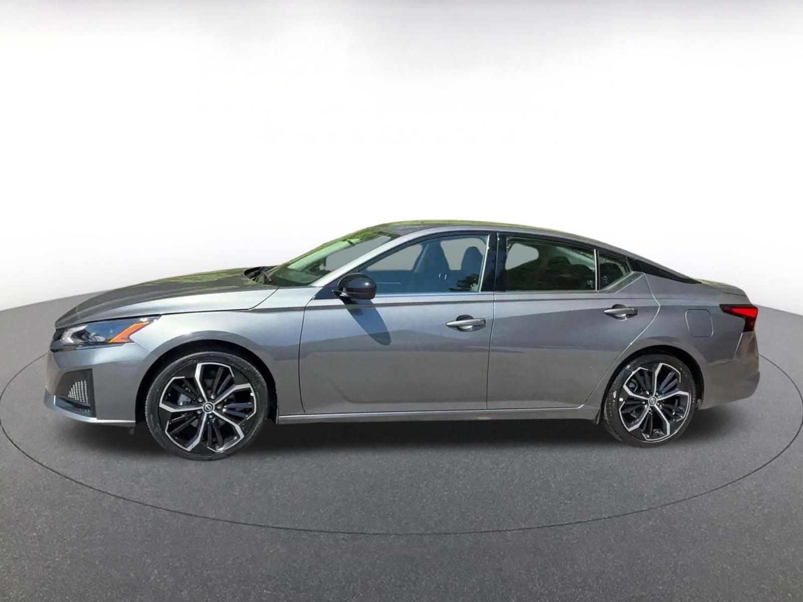 Used 2025 Nissan Altima 2.5 SR FWD image 8