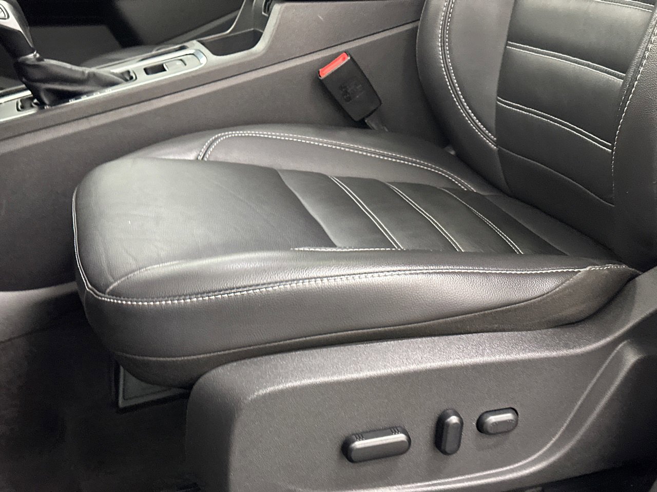 Used 2019 Ford Escape Titanium image 16