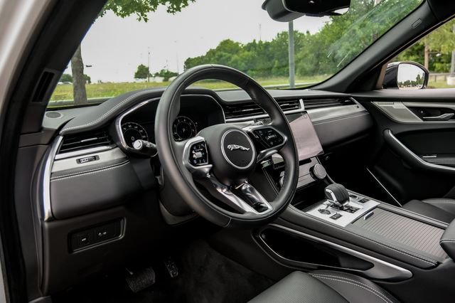 Used 2025 Jaguar F-PACE R-Dynamic S AWD/4WD image 2
