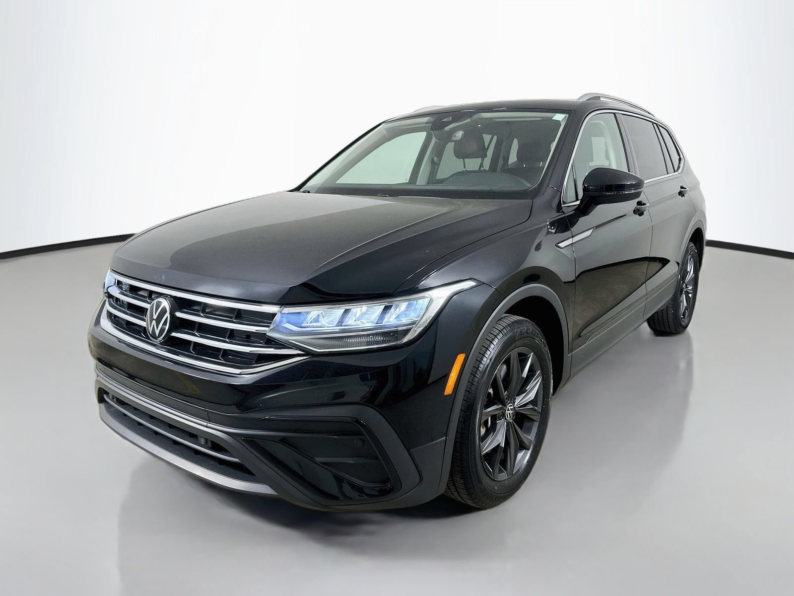Certified 2023 Volkswagen Tiguan SE w/ Panoramic Sunroof Package