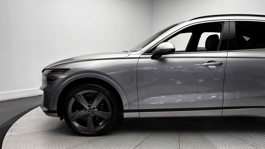 Used 2023 Genesis GV70 3.5T Sport w/ Sport Prestige Package AWD/4WD image 5