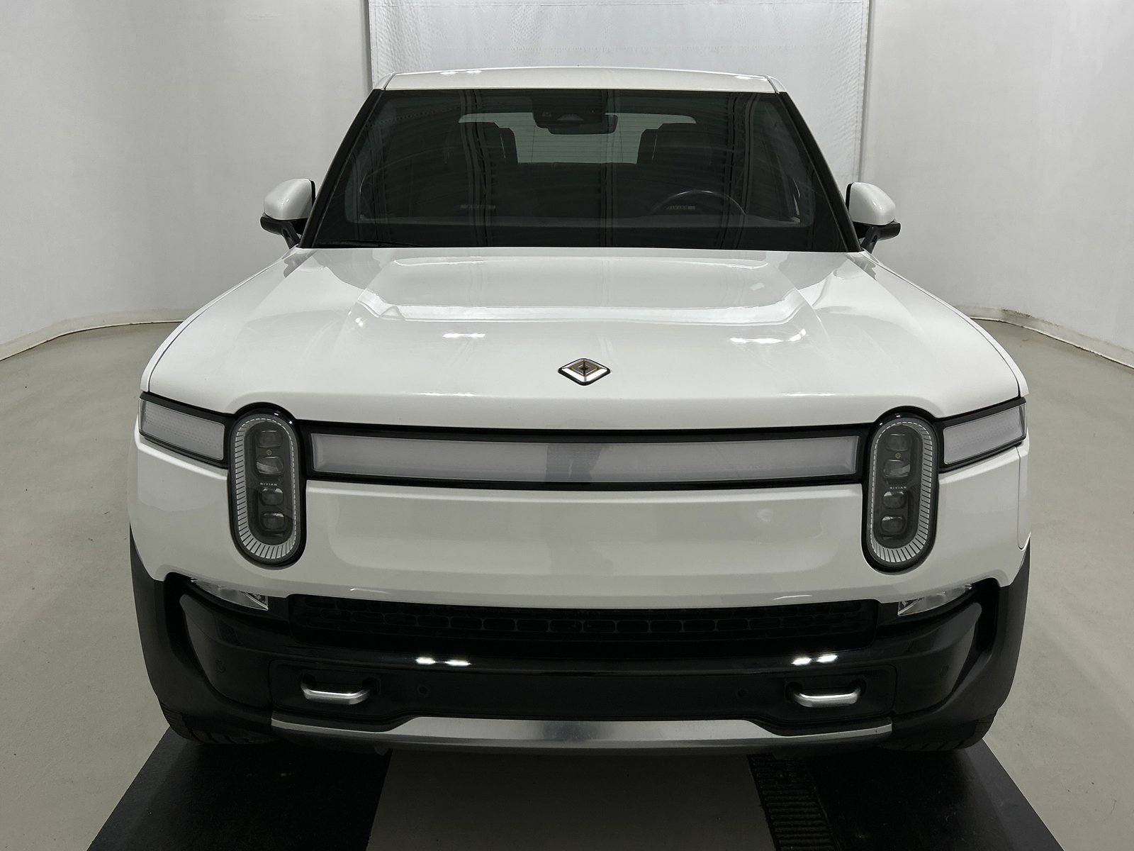 Used 2022 Rivian R1T Adventure image 8