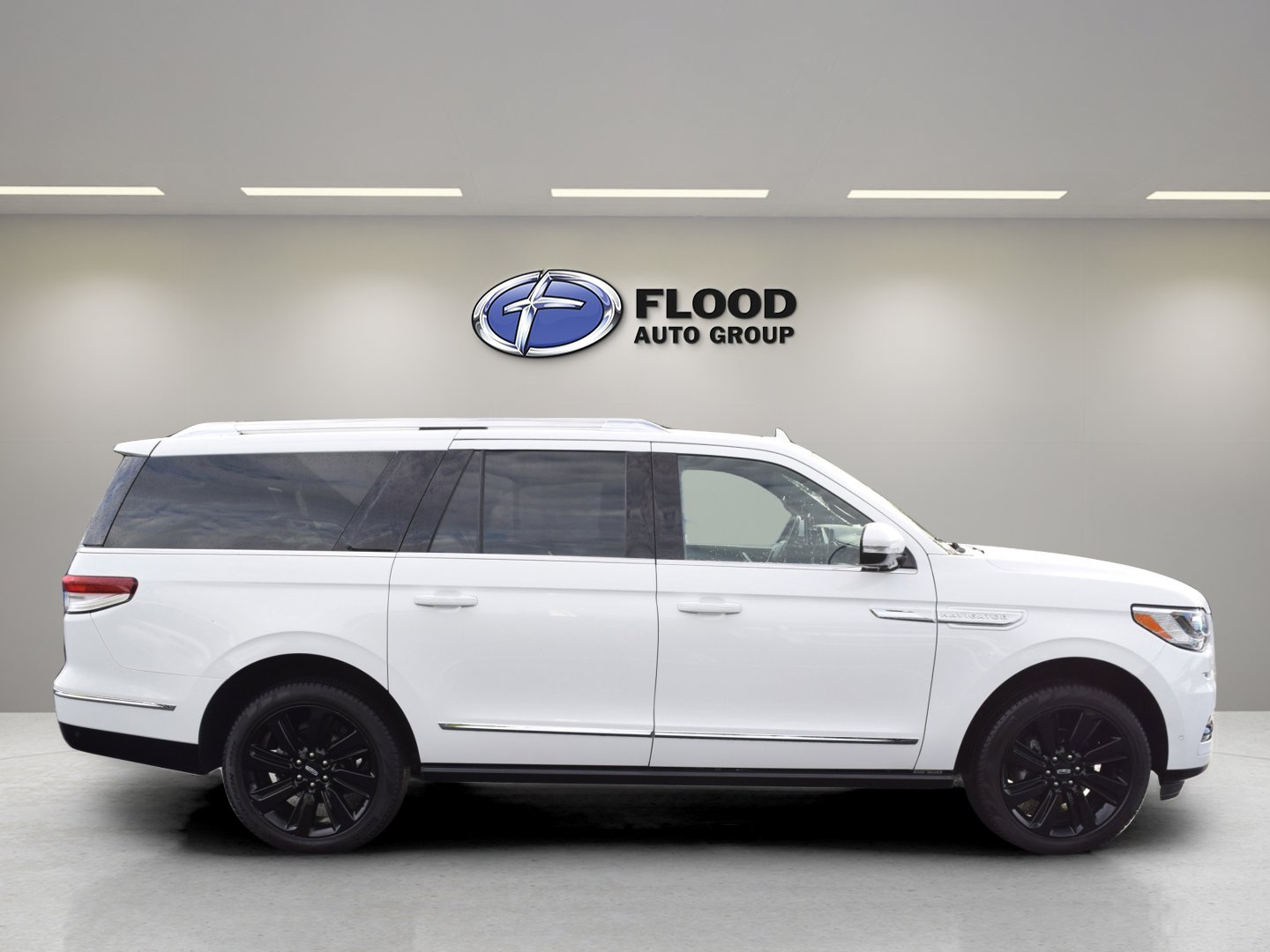 Used 2024 Lincoln Navigator L Reserve image 3