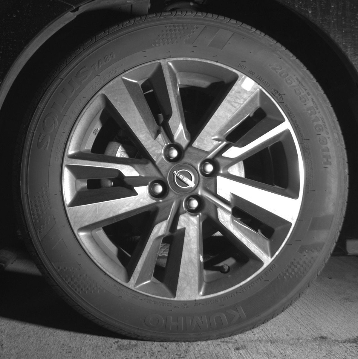 Used 2025 Nissan Versa SV image 12