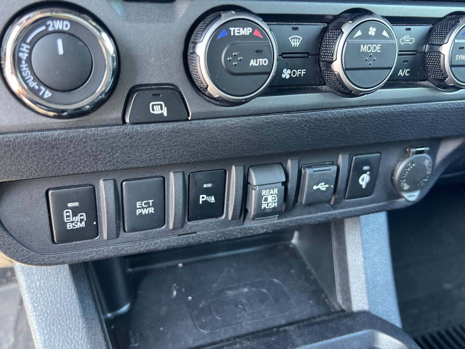Used 2023 Toyota Tacoma TRD Off-Road w/ Technology Package AWD/4WD image 27