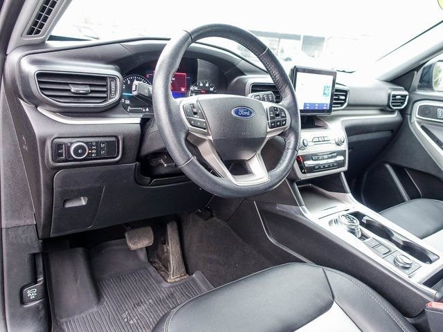 Used 2023 Ford Explorer XLT w/ Equipment Group 202A image 2
