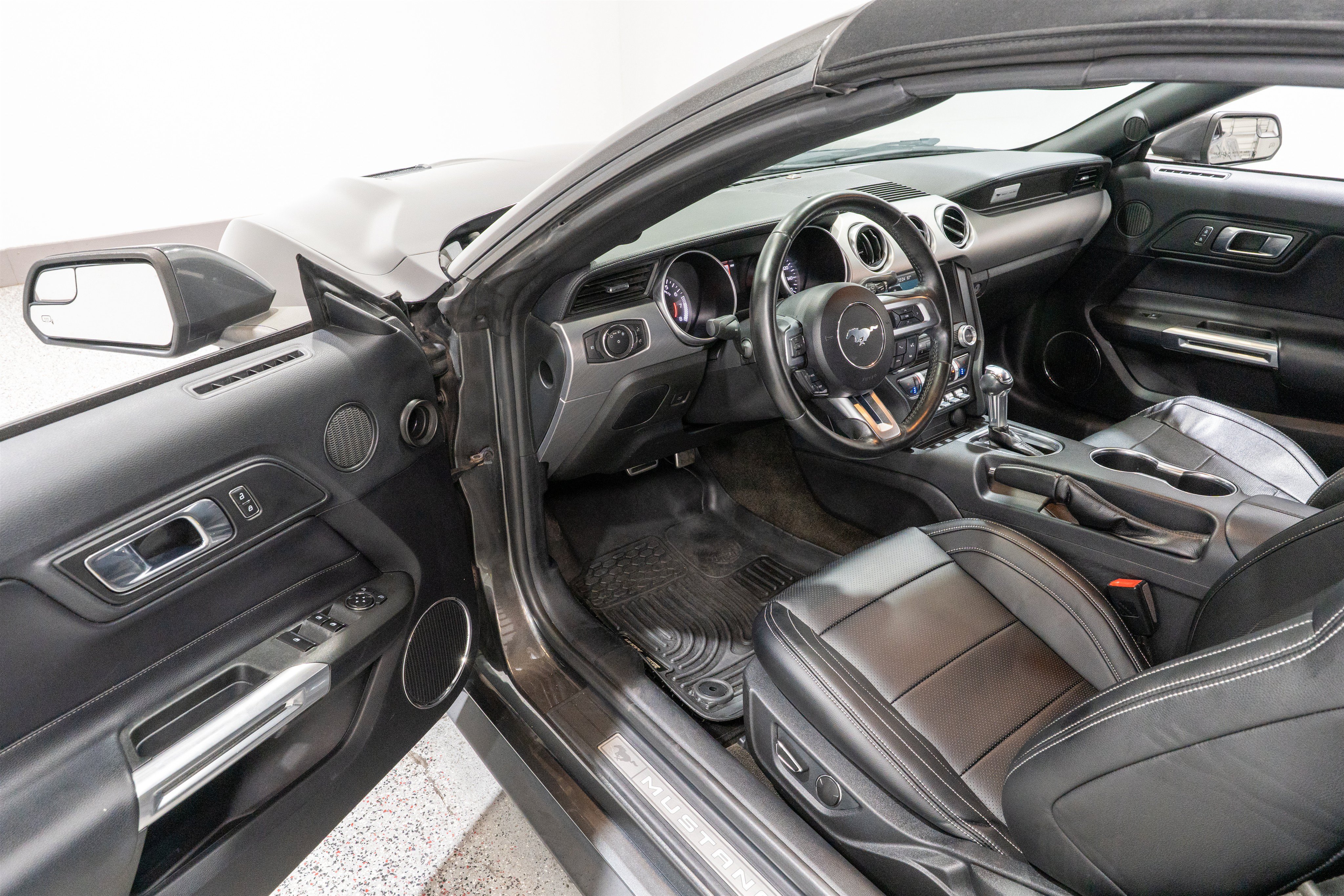 Used 2018 Ford Mustang Premium RWD image 15