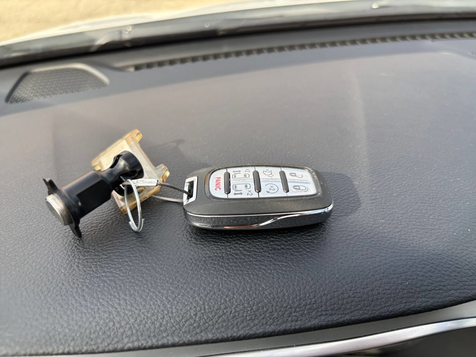 Used 2025 Chrysler Pacifica Limited FWD image 21
