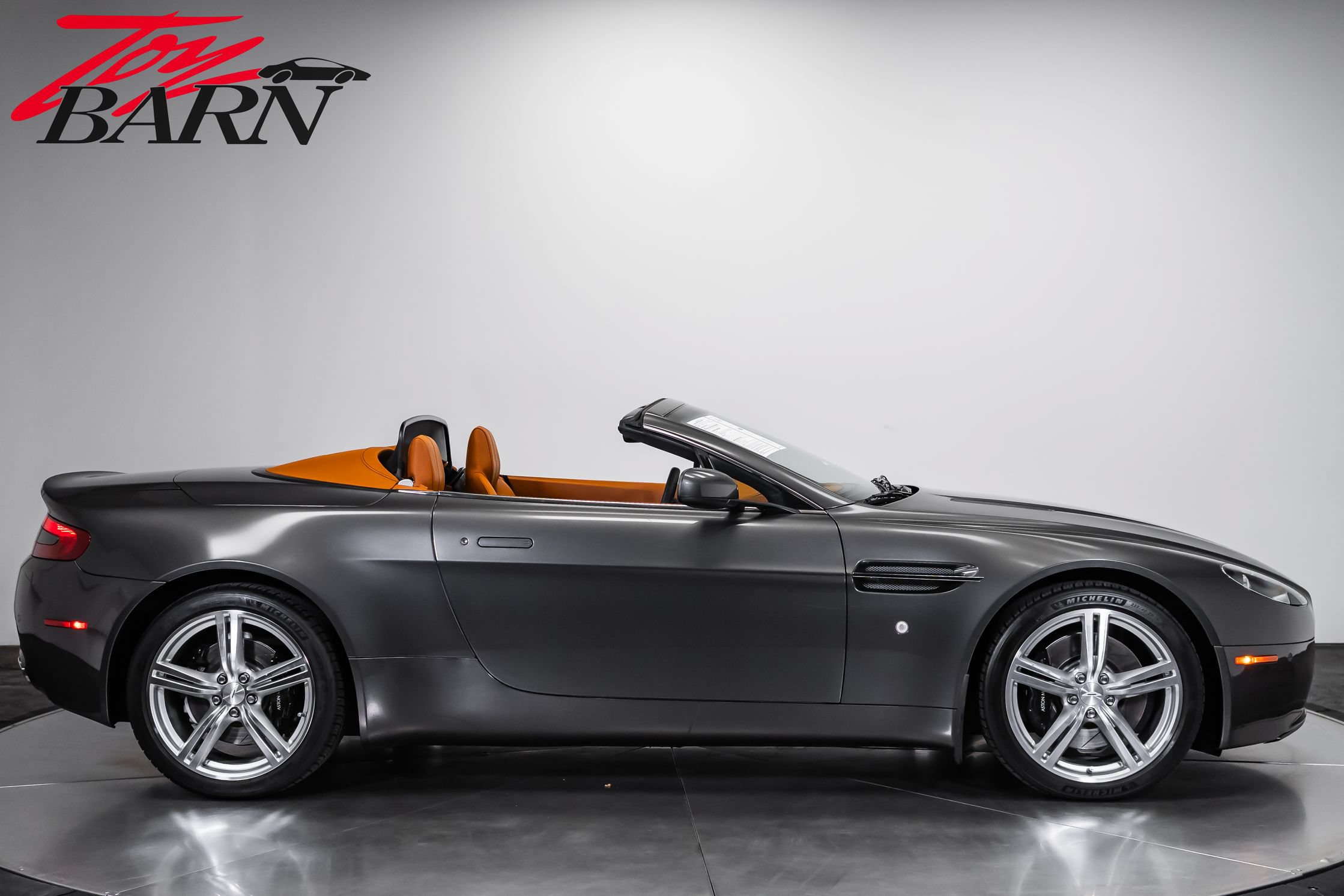 Used 2009 Aston Martin V8 Vantage Roadster RWD image 6