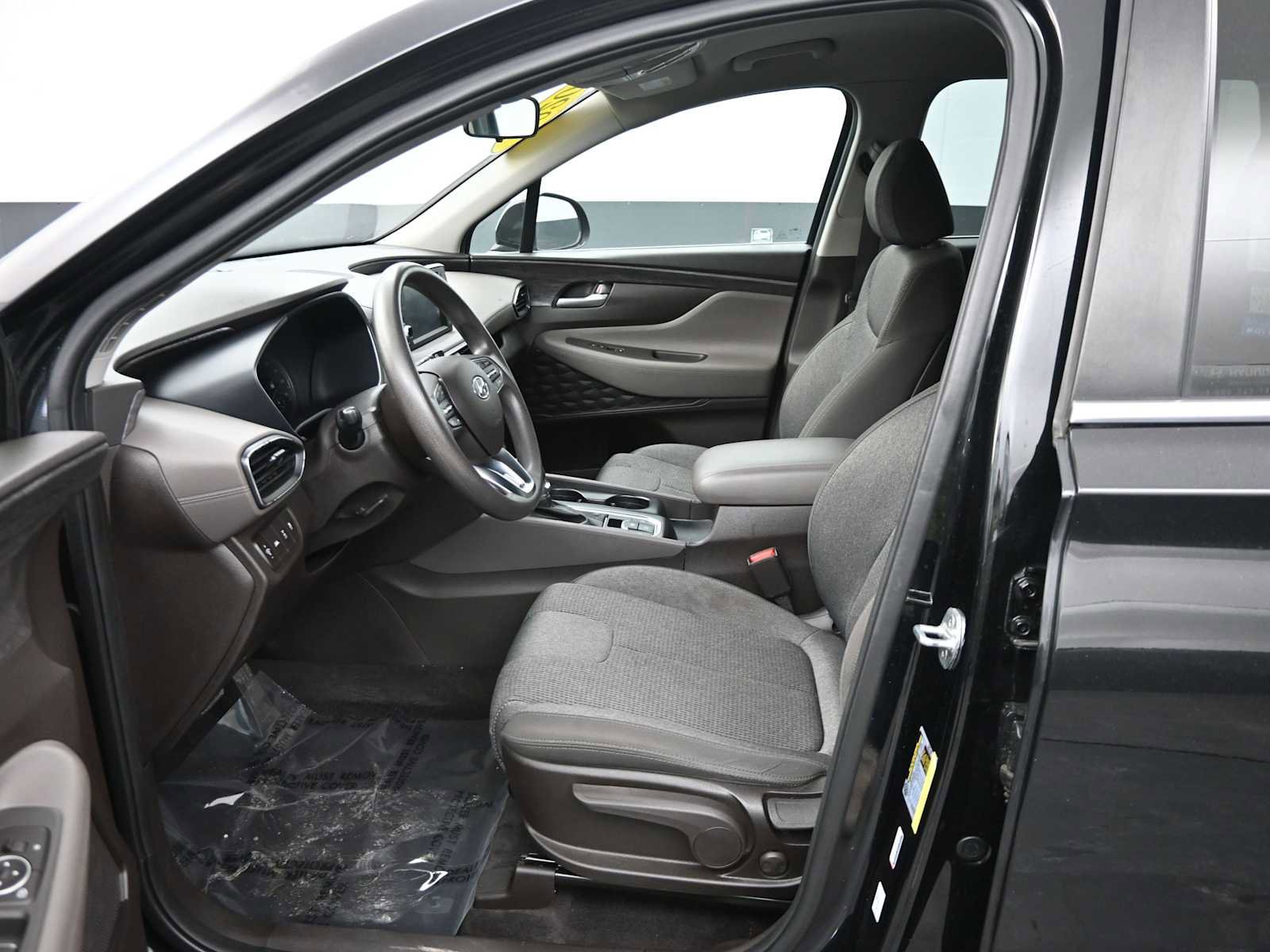 Used 2020 Hyundai Santa Fe SE image 11