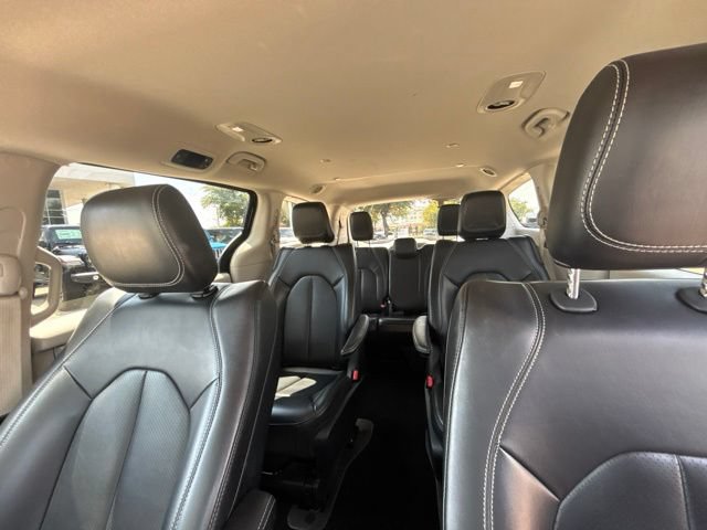 Used 2023 Chrysler Pacifica Touring-L FWD image 16