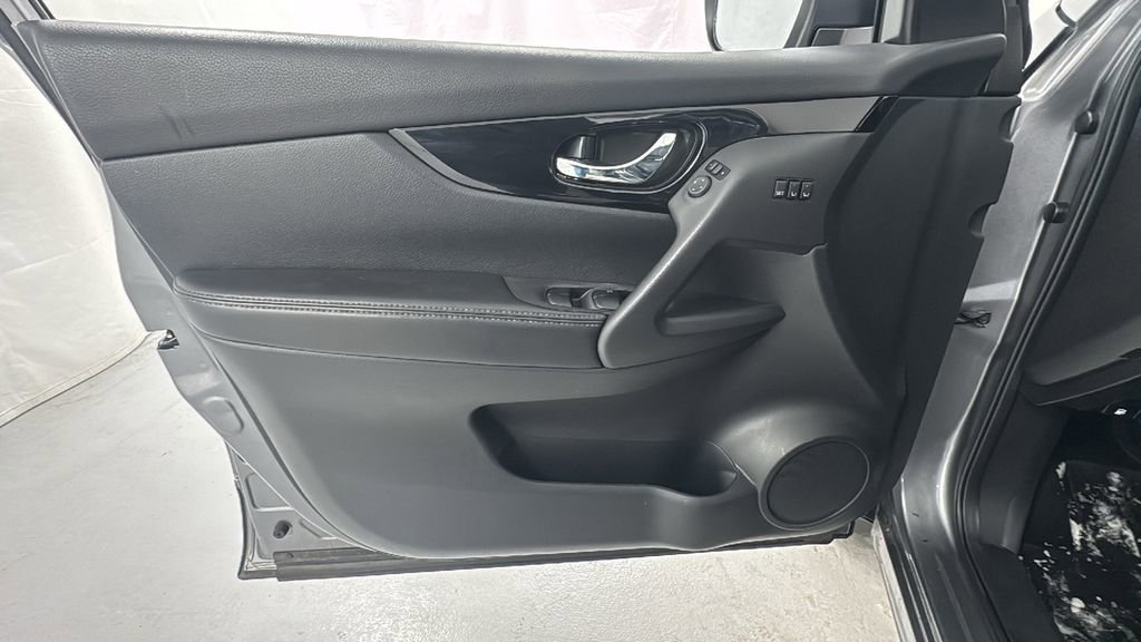 Used 2021 Nissan Rogue Sport SV w/ Technology Package image 10