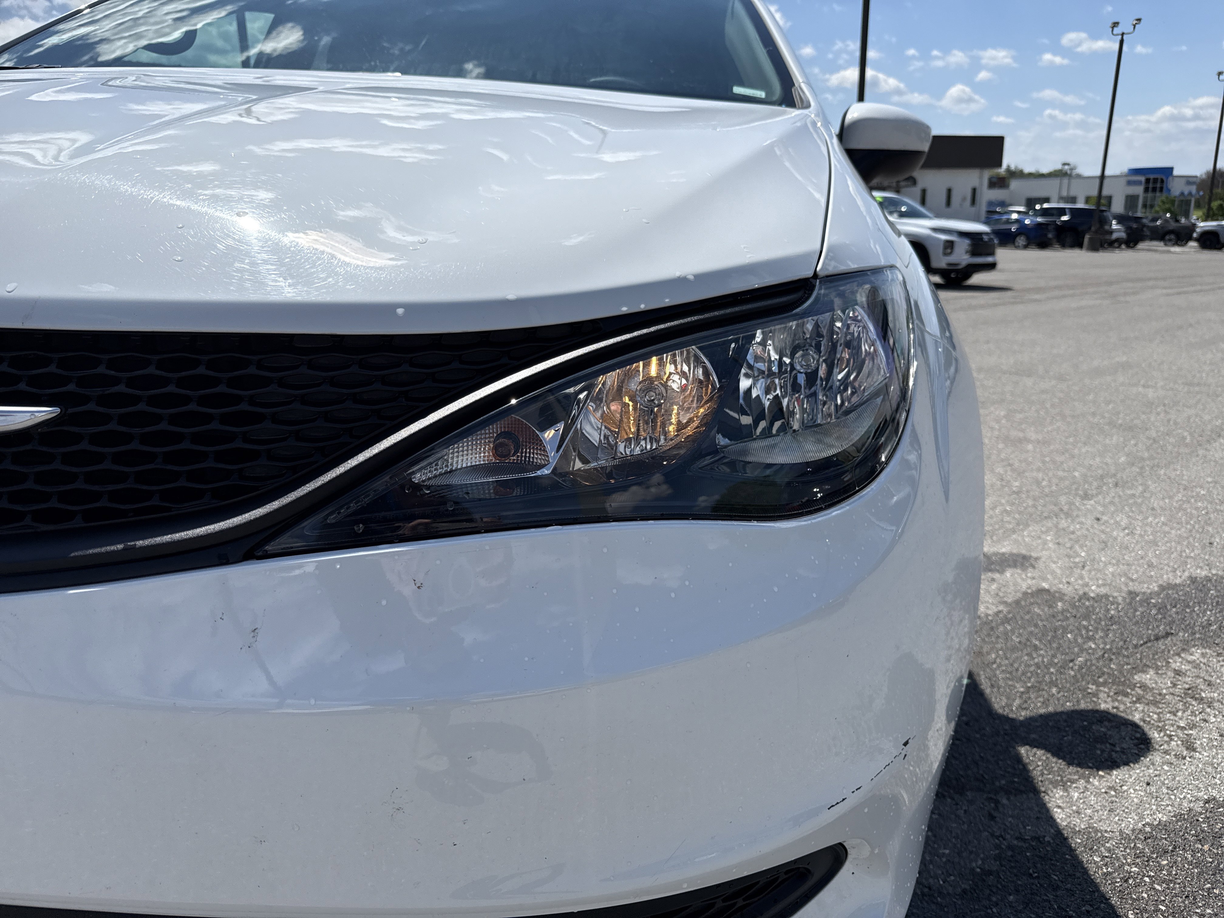 Used 2023 Chrysler Voyager LX FWD image 9