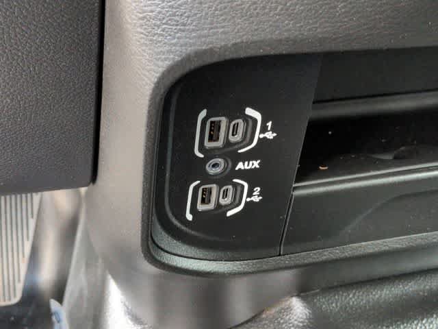 Used 2024 RAM 5500 Tradesman w/ Chrome Appearance Group AWD/4WD image 31