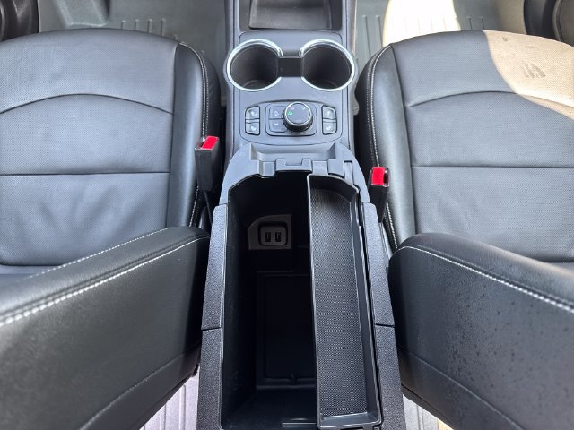 Used 2024 GMC Terrain SLT AWD/4WD image 35