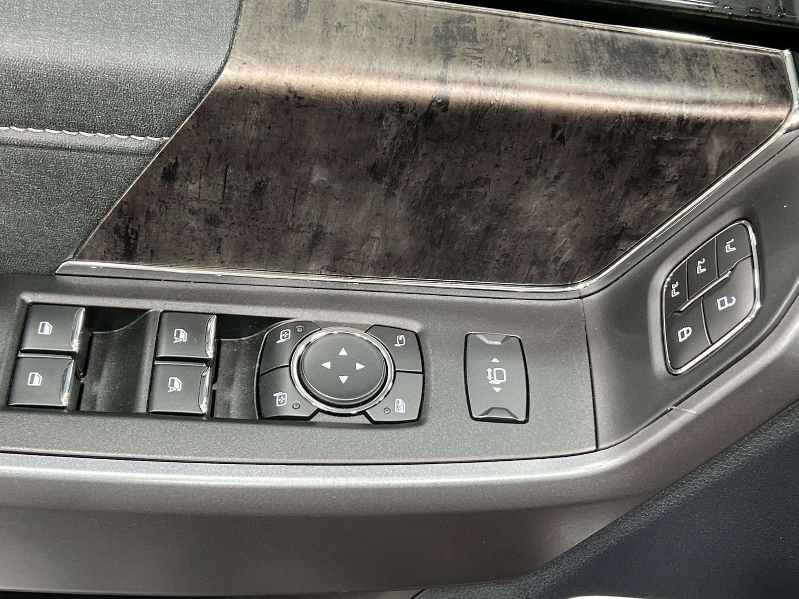 Used 2025 Ford F350 Lariat image 13