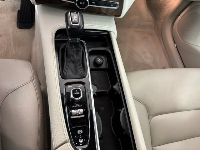 Used 2016 Volvo XC90 T6 Momentum w/ Momentum Plus Package AWD/4WD image 18