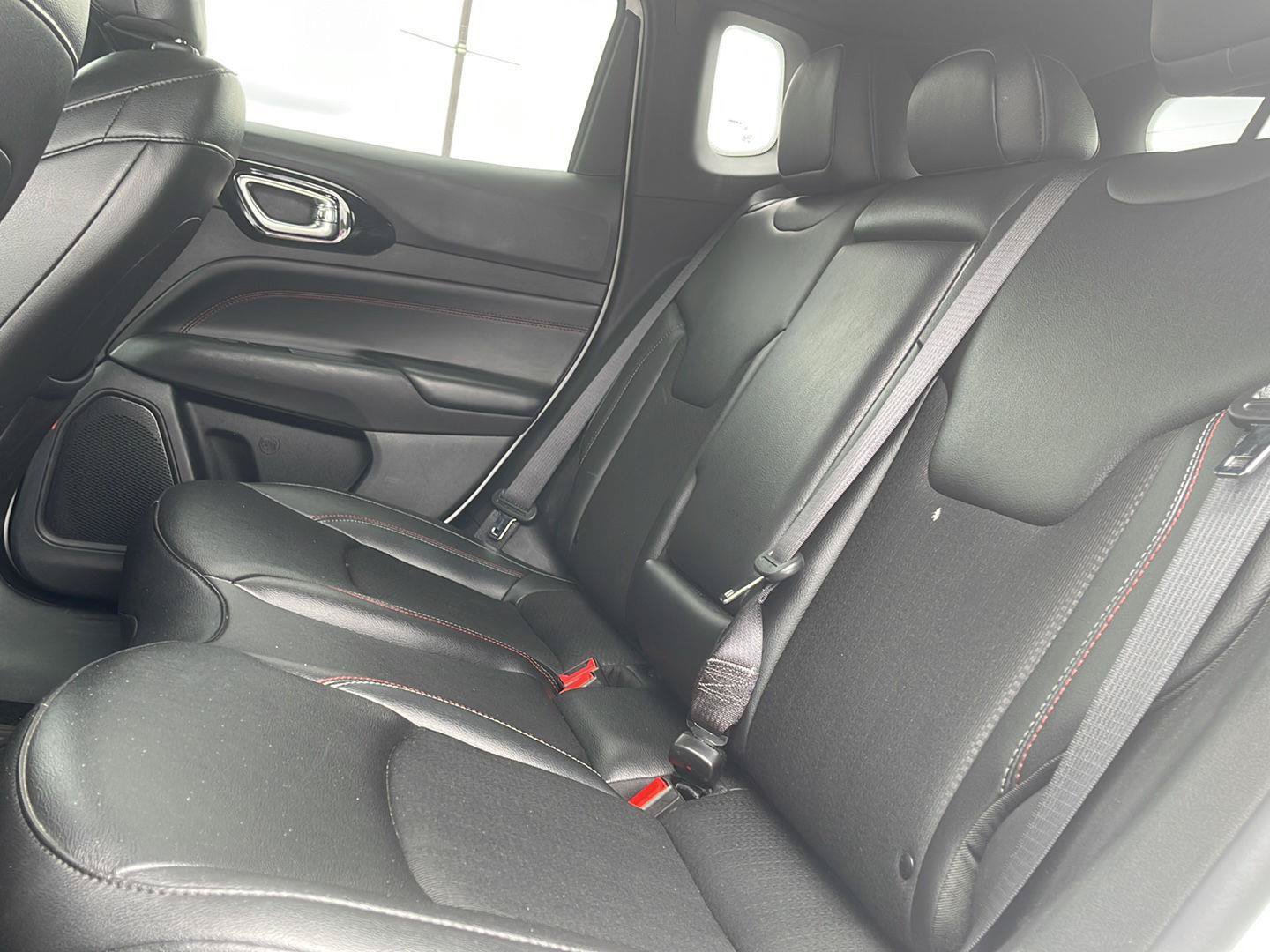 Used 2025 Jeep Compass Trailhawk AWD/4WD image 8