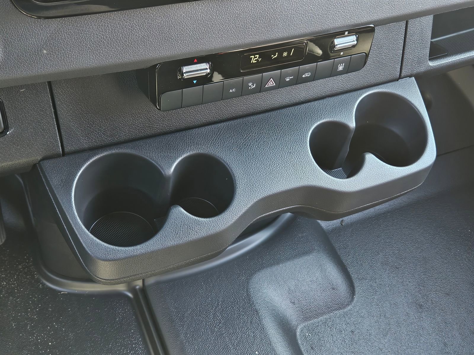 New 2024 Mercedes-Benz eSprinter 170 Cargo image 31