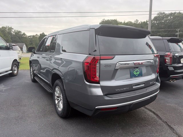 Certified 2022 GMC Yukon XL SLT w/ SLT Luxury Package AWD/4WD image 4