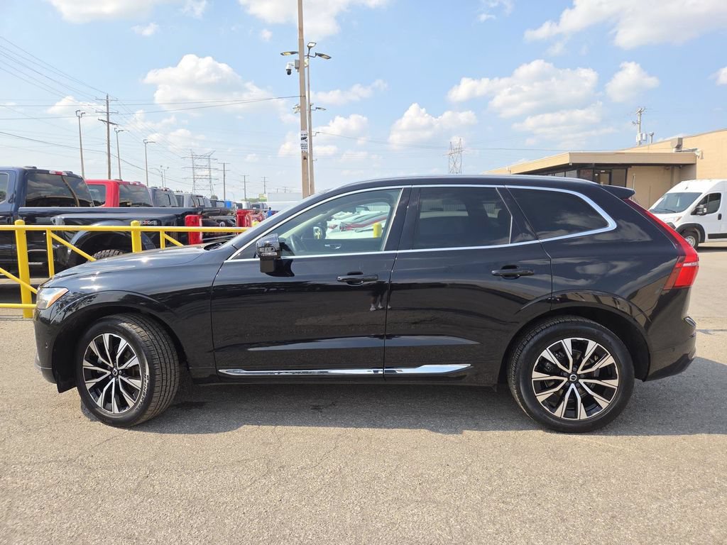 Used 2023 Volvo XC60 B5 Plus AWD/4WD image 12