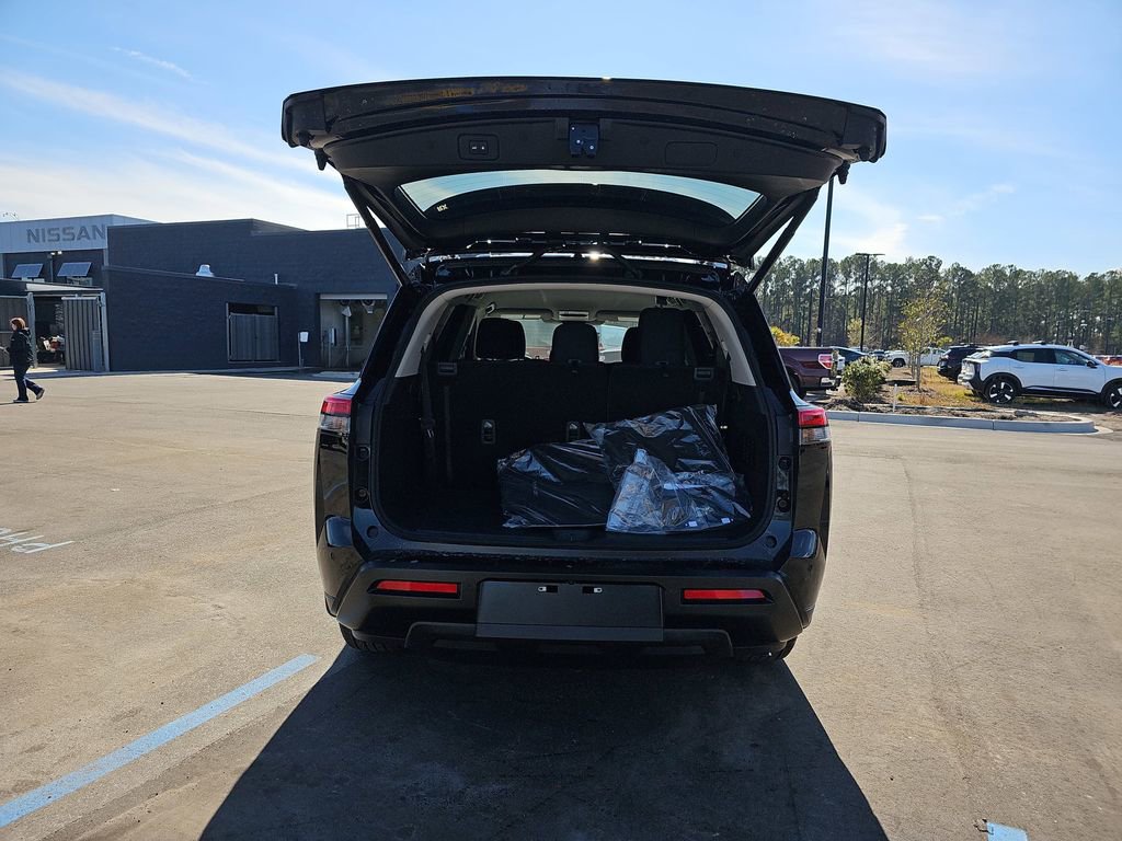 New 2026 Nissan Pathfinder Platinum image 16