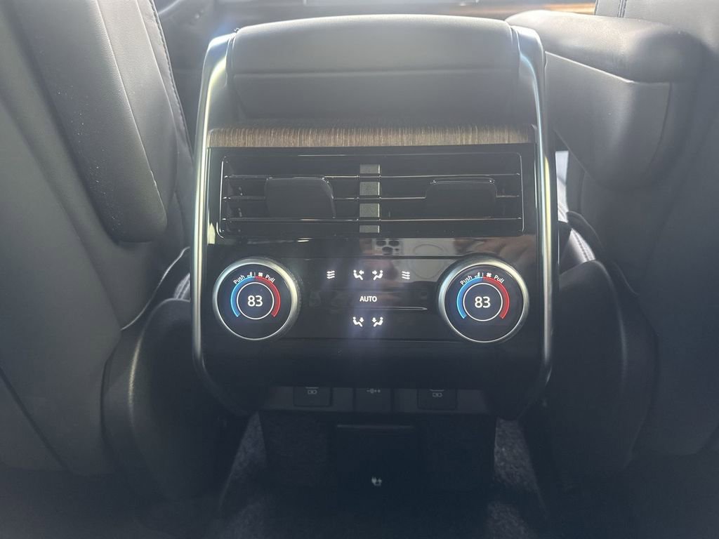 Certified 2023 Land Rover Range Rover SE image 16