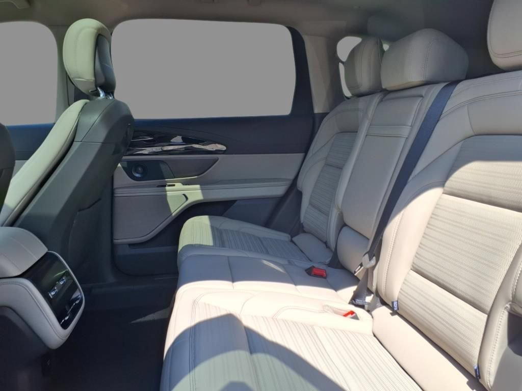 New 2025 Lincoln Nautilus Reserve w/ Jet Appearance Package AWD/4WD image 6