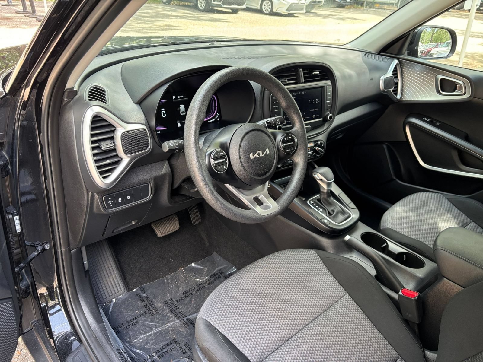 Used 2025 Kia Soul LX w/ LX Technology Package FWD image 31