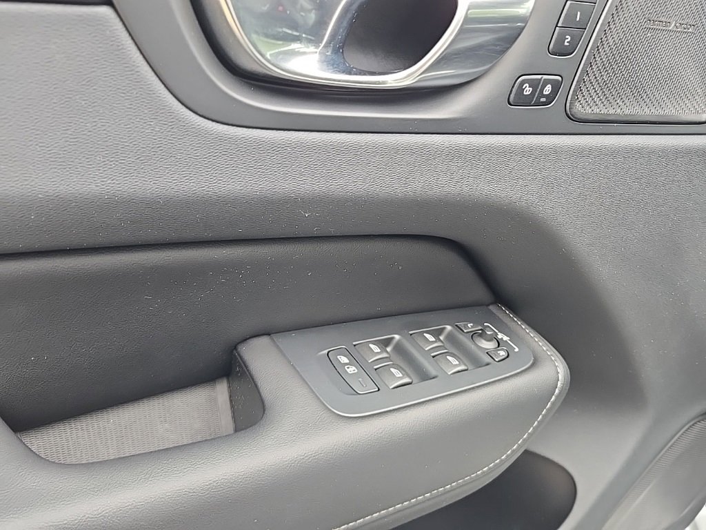 Certified 2022 Volvo XC60 B5 Inscription w/ Advanced Package image 13