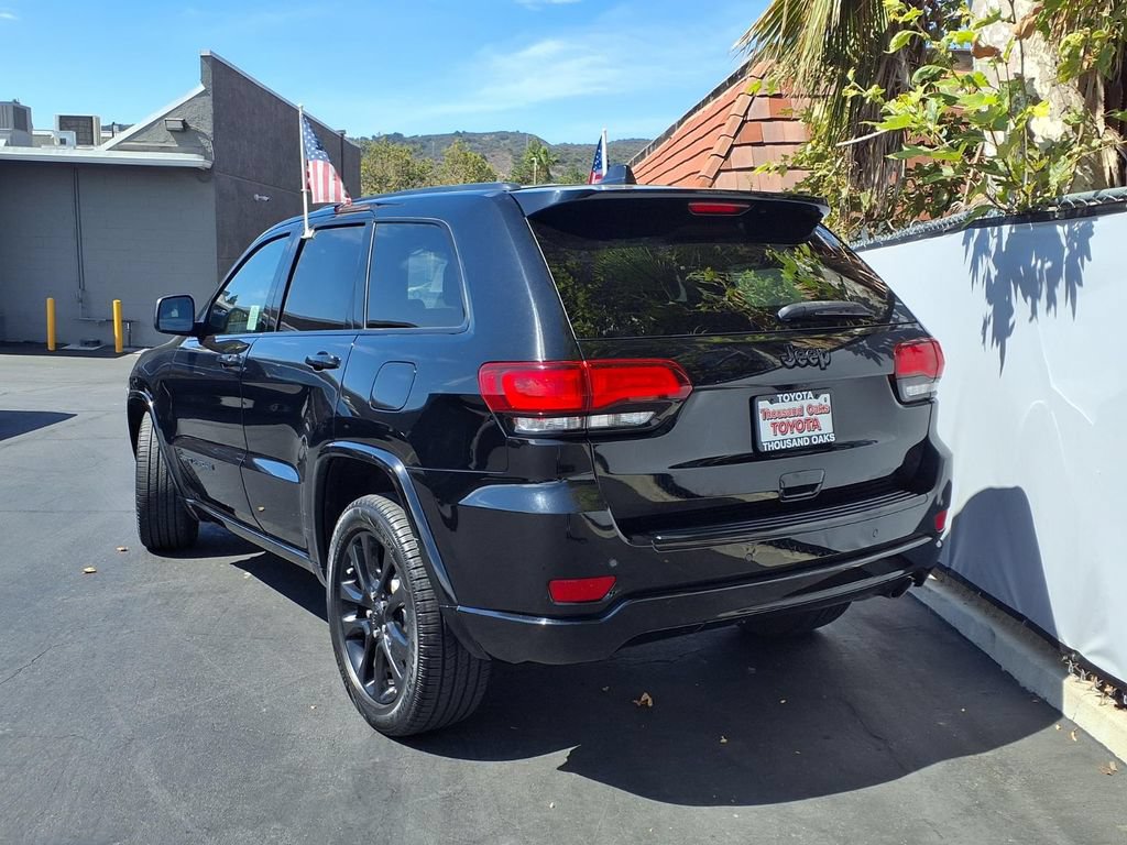 Used 2018 Jeep Grand Cherokee Altitude RWD image 5