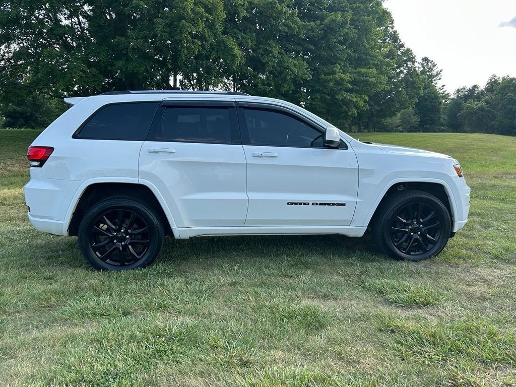 Used 2021 Jeep Grand Cherokee Altitude AWD/4WD image 2