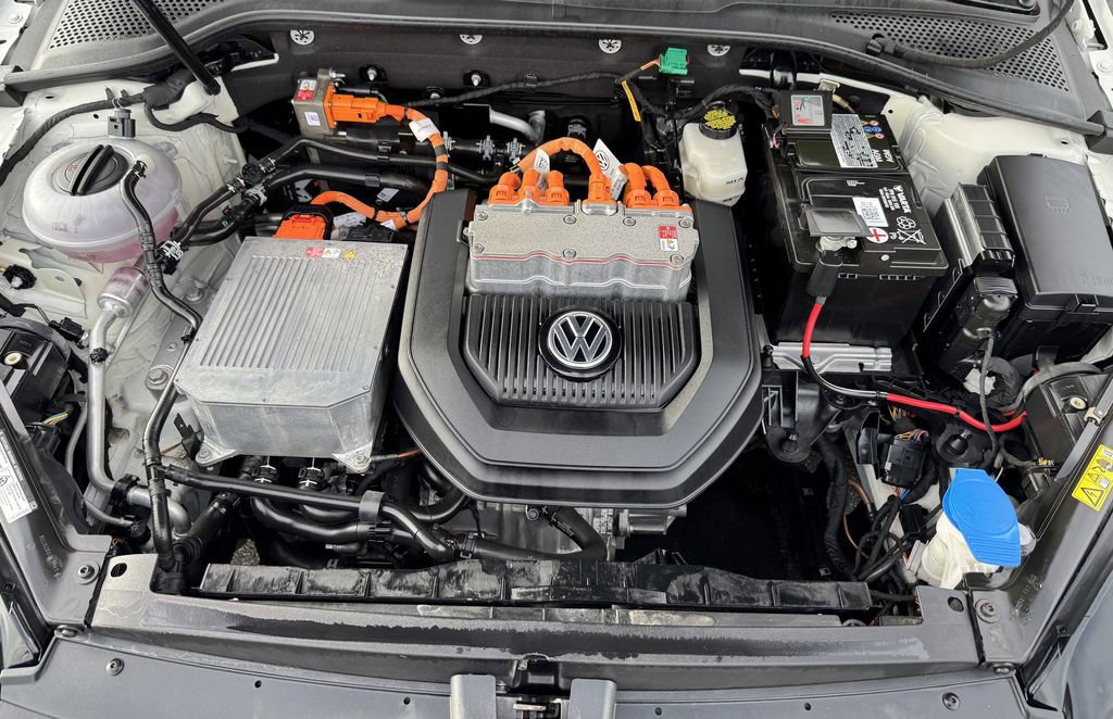 Used 2016 Volkswagen e-Golf SE image 11