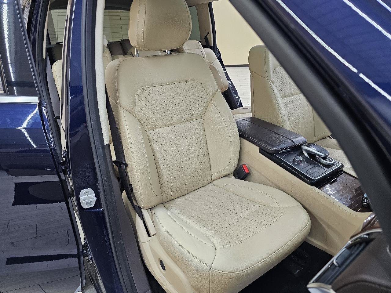 Used 2017 Mercedes-Benz GLS 450 4MATIC w/ Premium Package image 21