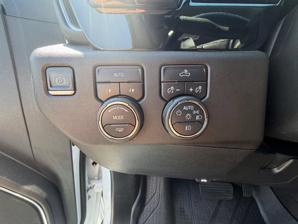 Used 2024 Chevrolet Silverado 1500 RST w/ Redline Edition AWD/4WD image 3